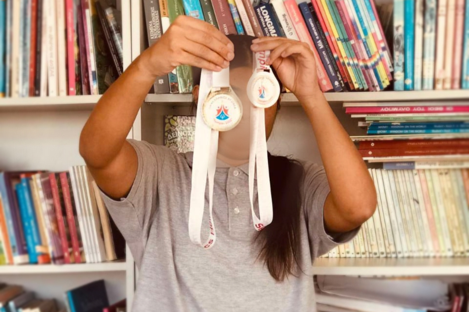 Η Εύα επέστρεψε με δύο μετάλλια από τους Πανελλήνιους Αγώνες Special Olympics 2022